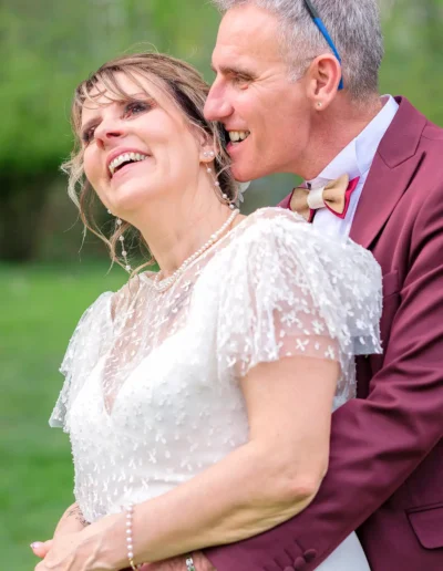 Photo de mariage, Couple de maries qui se câline