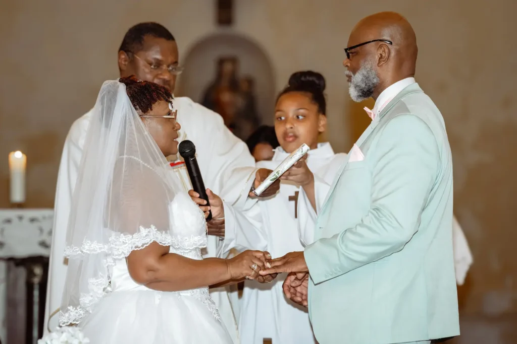 Cérémonie religieuse à l'église de Romainville dans les 93.