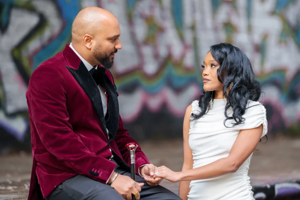 Séance photo de mariage, Paris 75, dans une gare abandonner, style urbex.